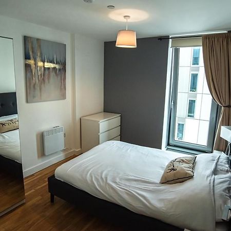 Hallsphere - Stunning Apartment Salford Quays Manchester Buitenkant foto