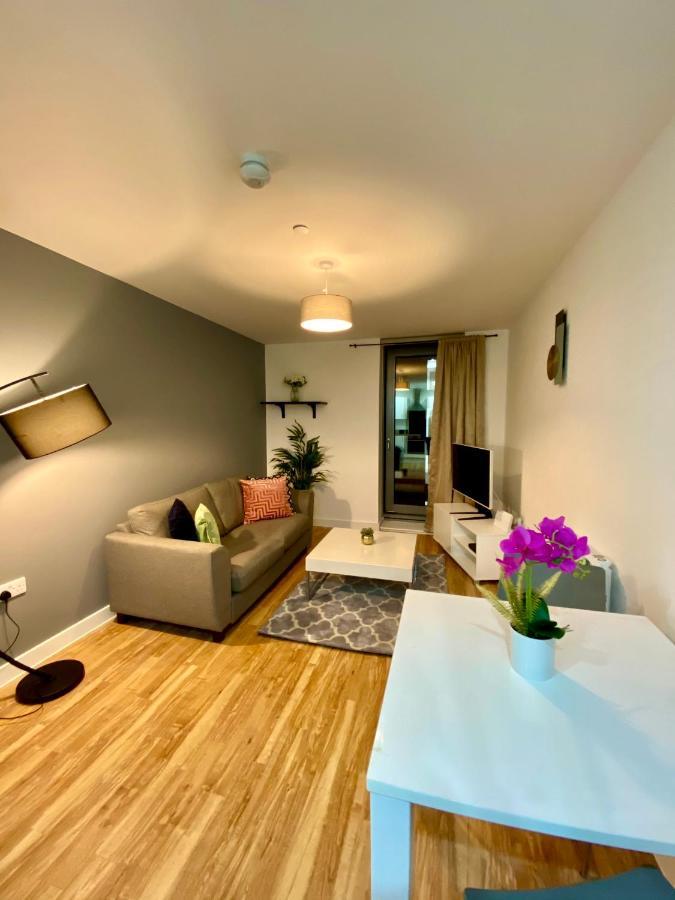 Hallsphere - Stunning Apartment Salford Quays Manchester Buitenkant foto