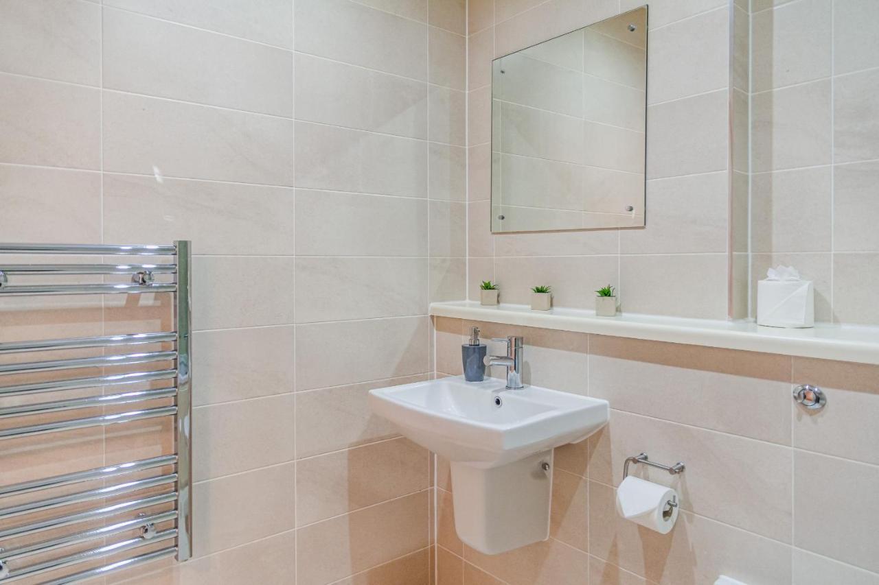 Hallsphere - Stunning Apartment Salford Quays Manchester Buitenkant foto