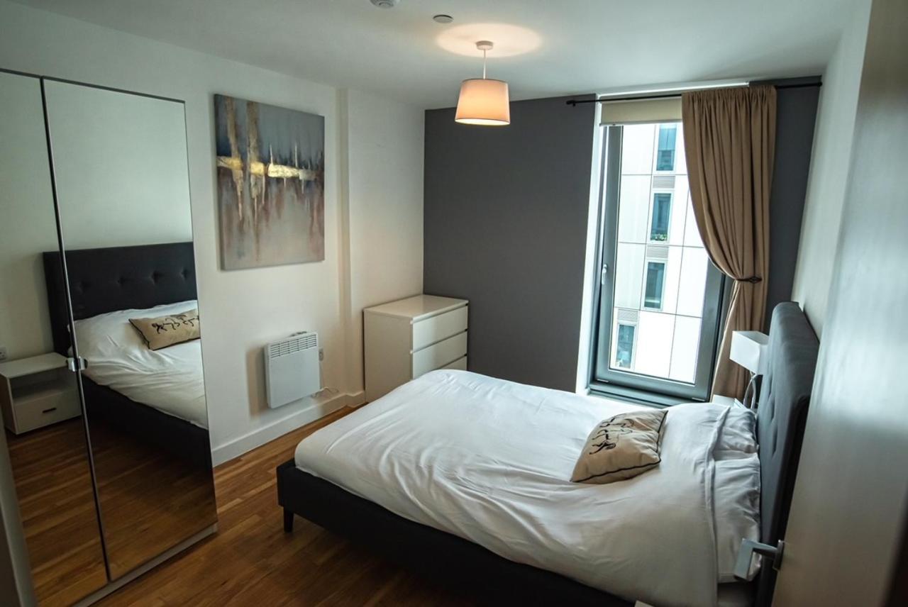 Hallsphere - Stunning Apartment Salford Quays Manchester Buitenkant foto