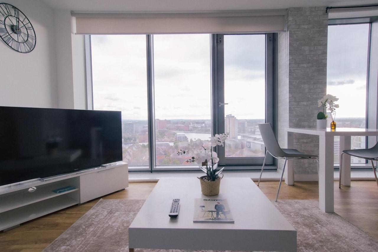 Hallsphere - Stunning Apartment Salford Quays Manchester Buitenkant foto