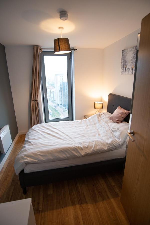 Hallsphere - Stunning Apartment Salford Quays Manchester Buitenkant foto