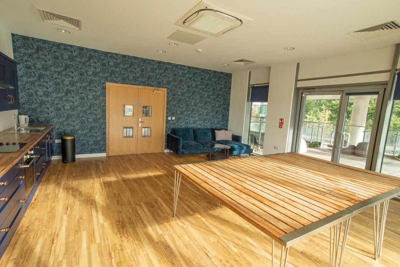 Hallsphere - Stunning Apartment Salford Quays Manchester Buitenkant foto
