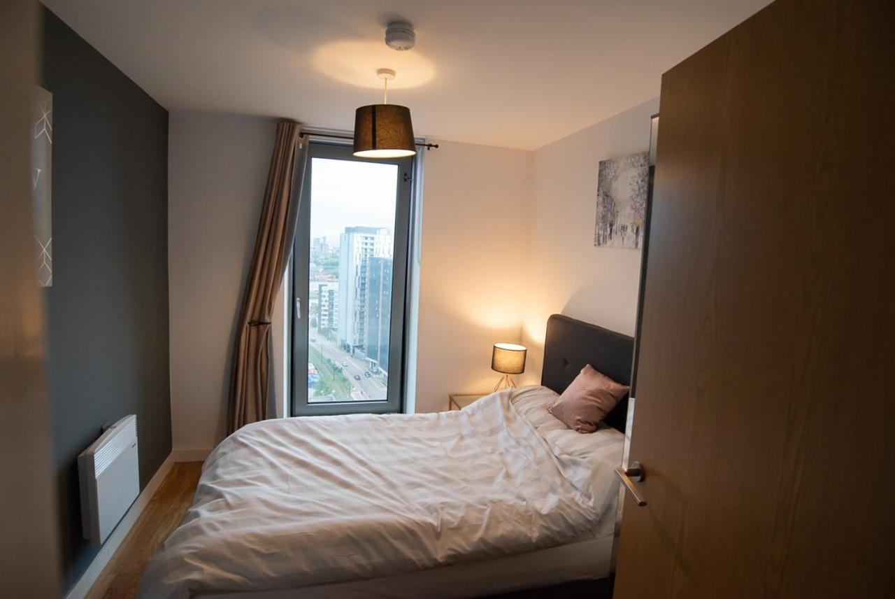 Hallsphere - Stunning Apartment Salford Quays Manchester Buitenkant foto